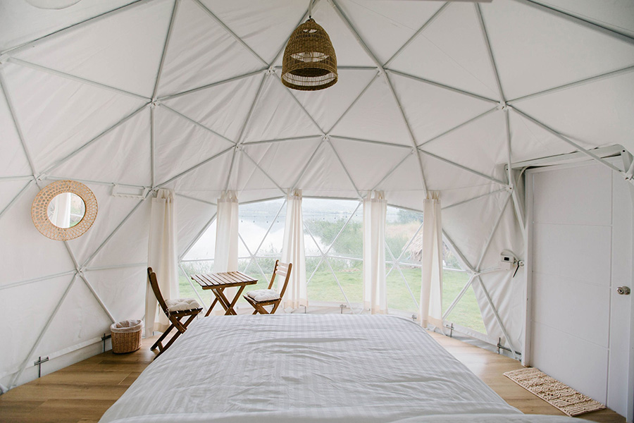 เต็นท์ริมน้ำ