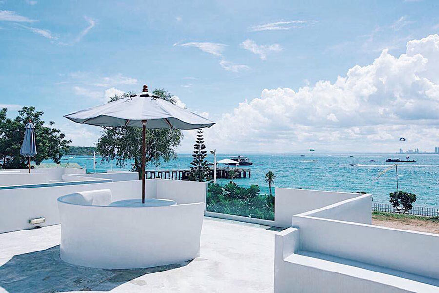 โรงแรมริมทะเล