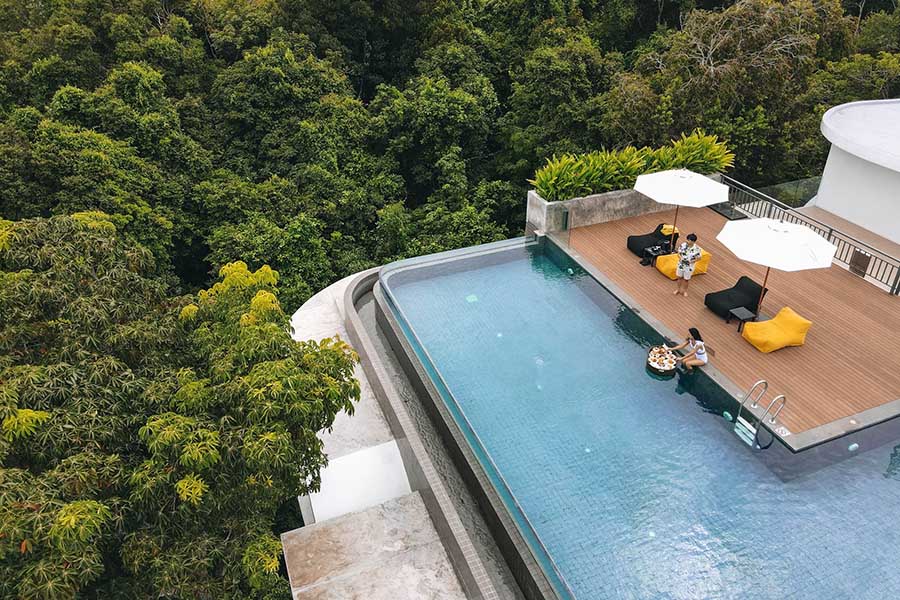 ที่พักมีสระว่ายน้ำบนด่านฟ้า