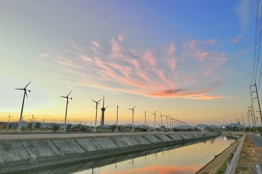 ทุ่งกังหันลมในไทย