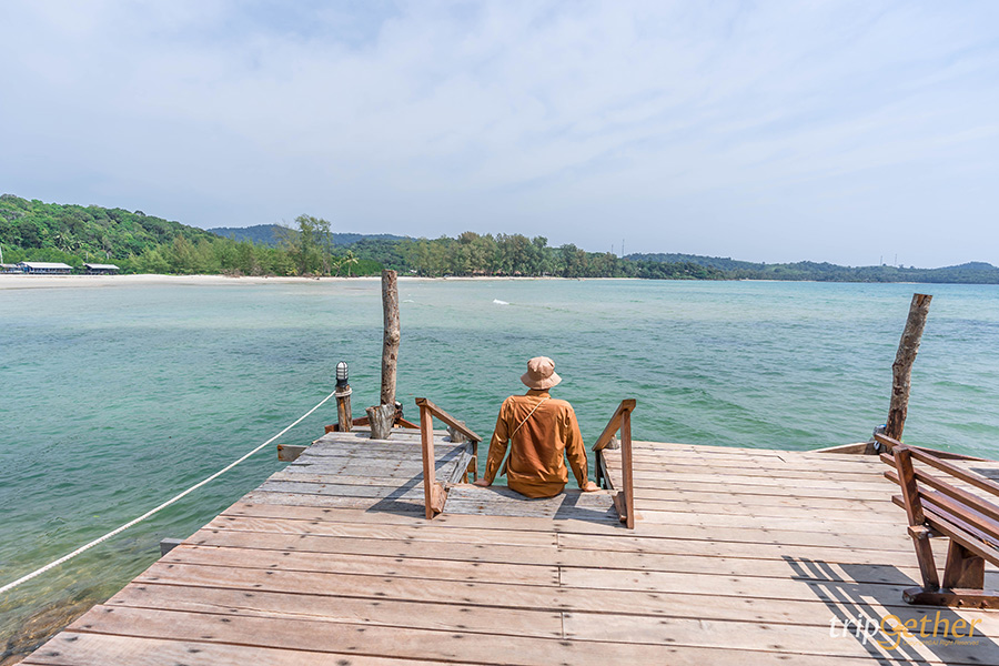 15 ที่พักมีสะพานยื่นไปในทะเล บรรยากาศดีต่อใจ มุมถ่ายรูปสวยปัง!