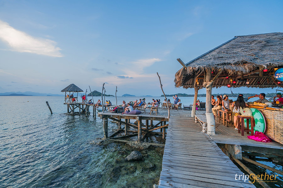 15 ที่พักมีสะพานยื่นไปในทะเล บรรยากาศดีต่อใจ มุมถ่ายรูปสวยปัง!