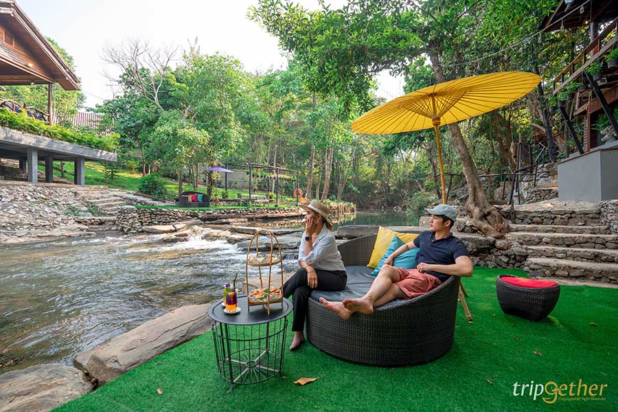 คาเฟ่ริมน้ำตก