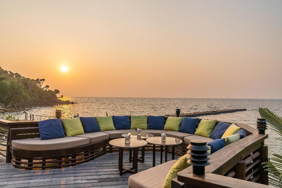 15 ที่พักมีสะพานยื่นไปในทะเล บรรยากาศดีต่อใจ มุมถ่ายรูปสวยปัง!