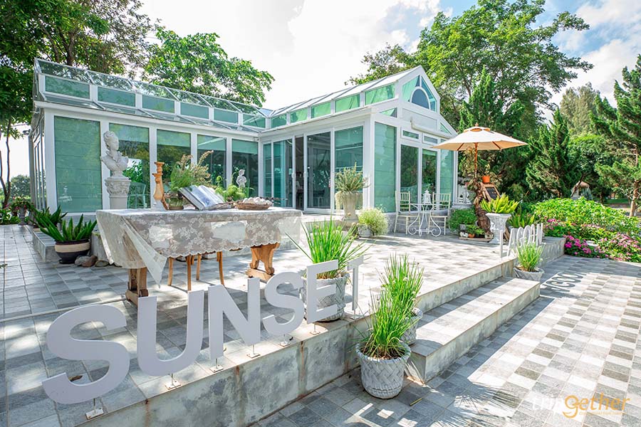 คาเฟ่วังน้ำเขียว