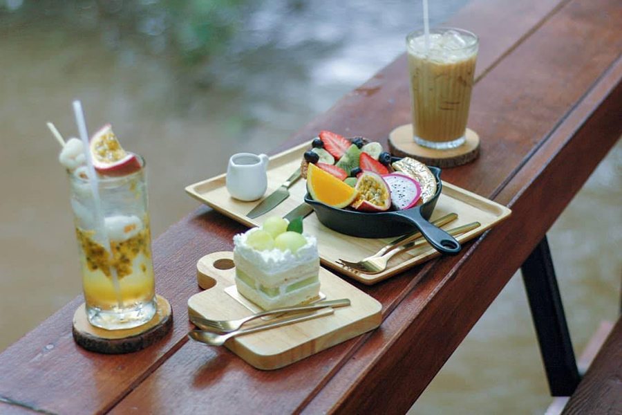 คาเฟ่จิบชาในสวน