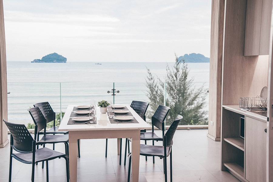 ที่พักติดหาดคลองวาฬ