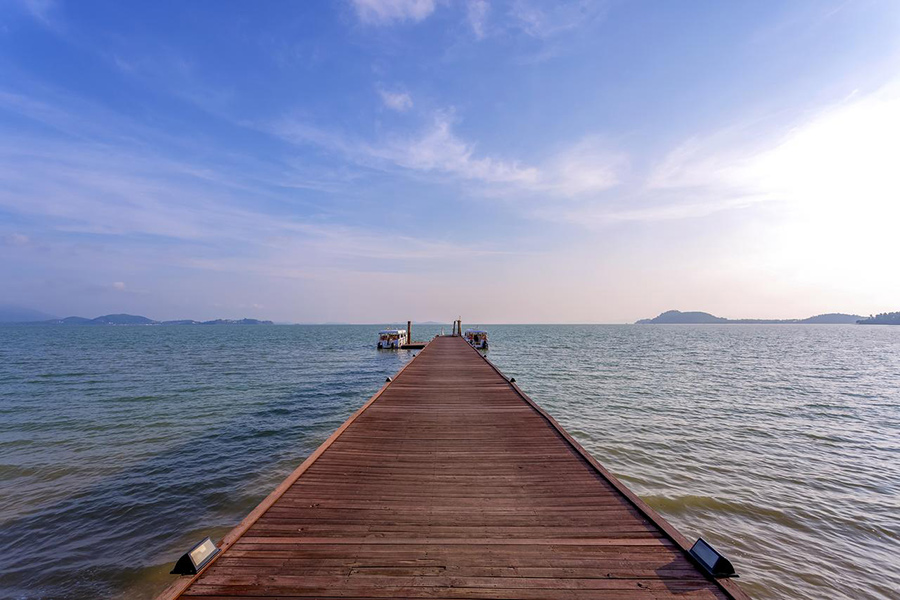 15 ที่พักมีสะพานยื่นไปในทะเล บรรยากาศดีต่อใจ มุมถ่ายรูปสวยปัง!