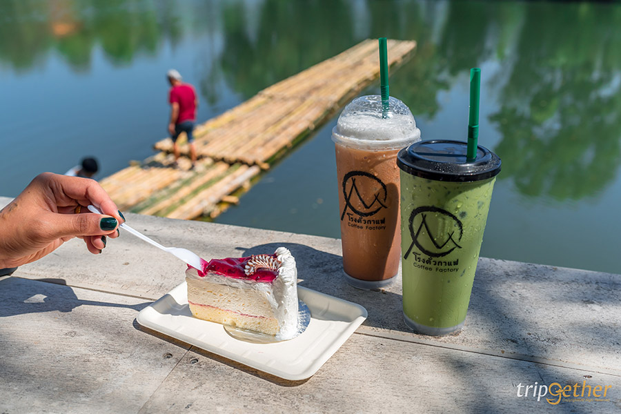 คาเฟ่ริมน้ำ