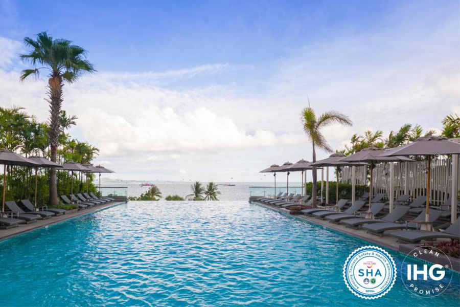 5 ที่พักพัทยามองวิวทะเล จากสระว่ายน้ำ ในบรรยากาศสุดฟิน