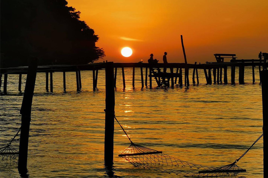 พระอาทิตย์ตกเกาะกูด