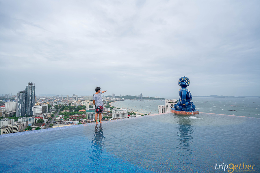 5 ที่พักพัทยามองวิวทะเล จากสระว่ายน้ำ ในบรรยากาศสุดฟิน