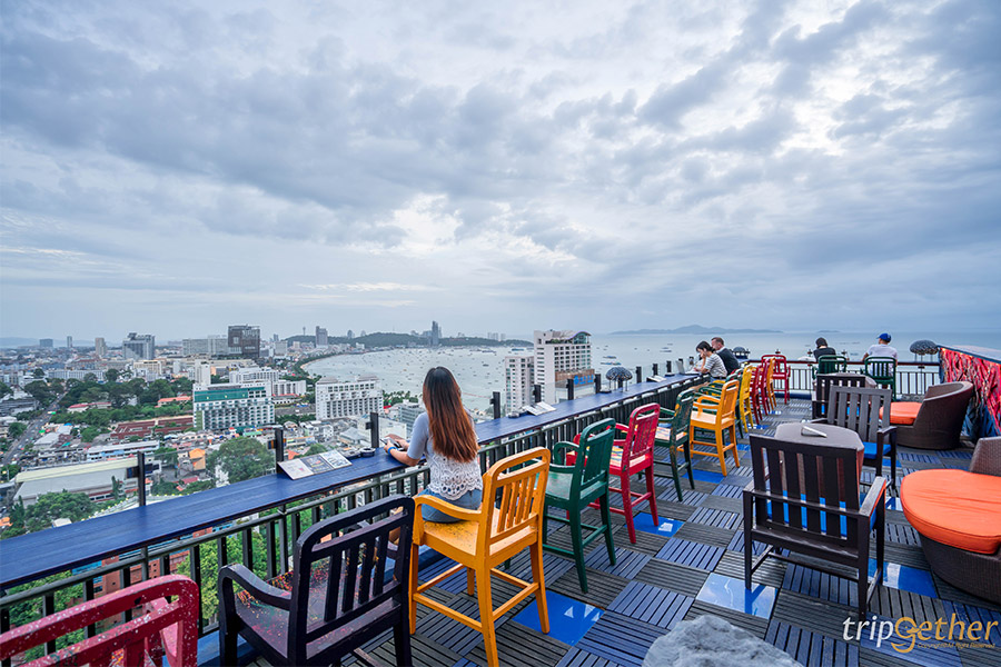 5 ที่พักพัทยามองวิวทะเล จากสระว่ายน้ำ ในบรรยากาศสุดฟิน