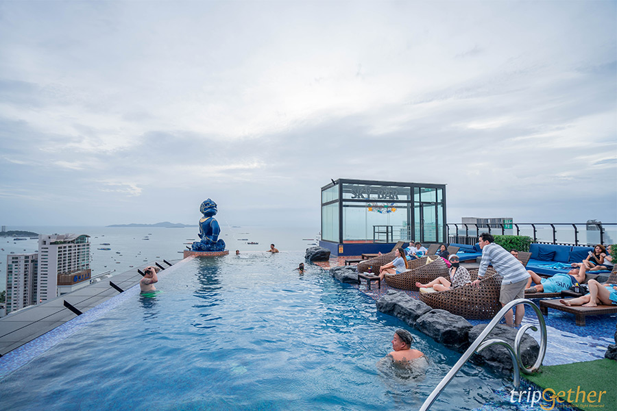5 ที่พักพัทยามองวิวทะเล จากสระว่ายน้ำ ในบรรยากาศสุดฟิน