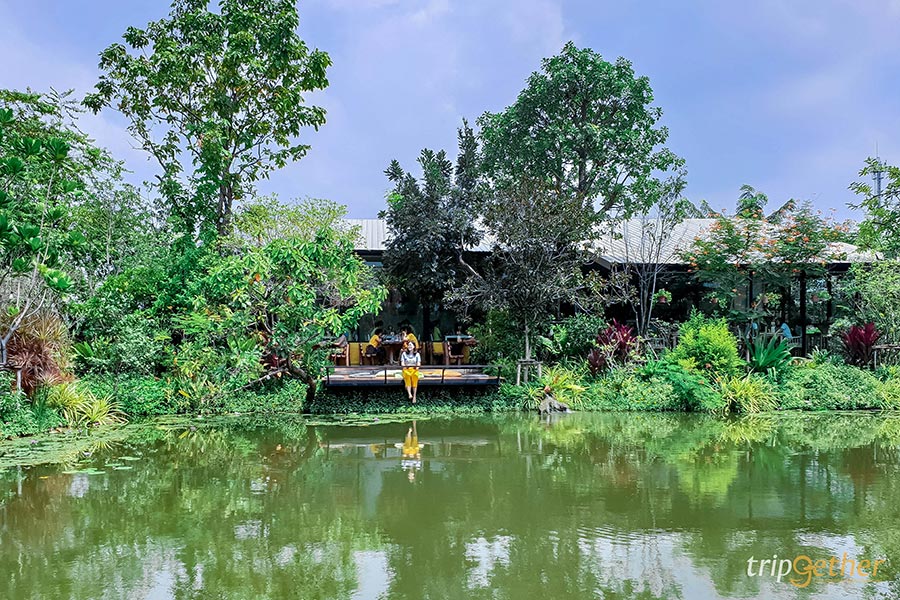 ร้านอาหารริมน้ำ