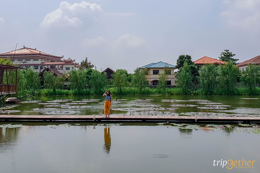 ร้านอาหารริมน้ำ
