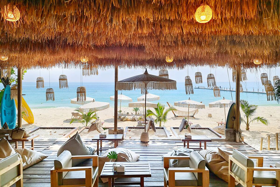 ที่พักติดทะเลหาดทรายแก้ว