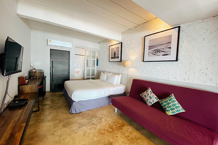 5 ที่พักมีเบาะบีนแบคริมทะเล ถ่ายรูปชิลล์ วิวฉ่ำ พักผ่อนสบาย!