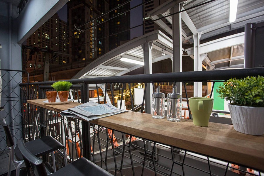 5 โฮสเทลใกล้รถไฟฟ้าราคาหลักร้อย เดินทางสะดวก