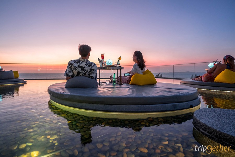 5 ที่พักพัทยาสุดหรู วิวทะเล มีดินเนอร์บาร์