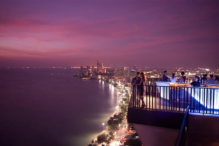 5 ที่พักพัทยาสุดหรู วิวทะเล มีดินเนอร์บาร์