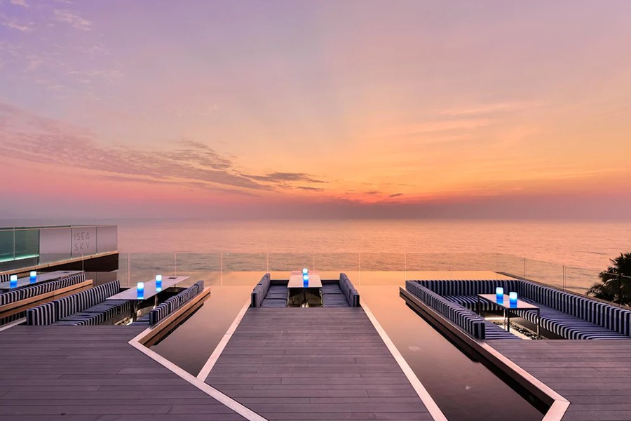 5 ที่พักพัทยาสุดหรู วิวทะเล มีดินเนอร์บาร์