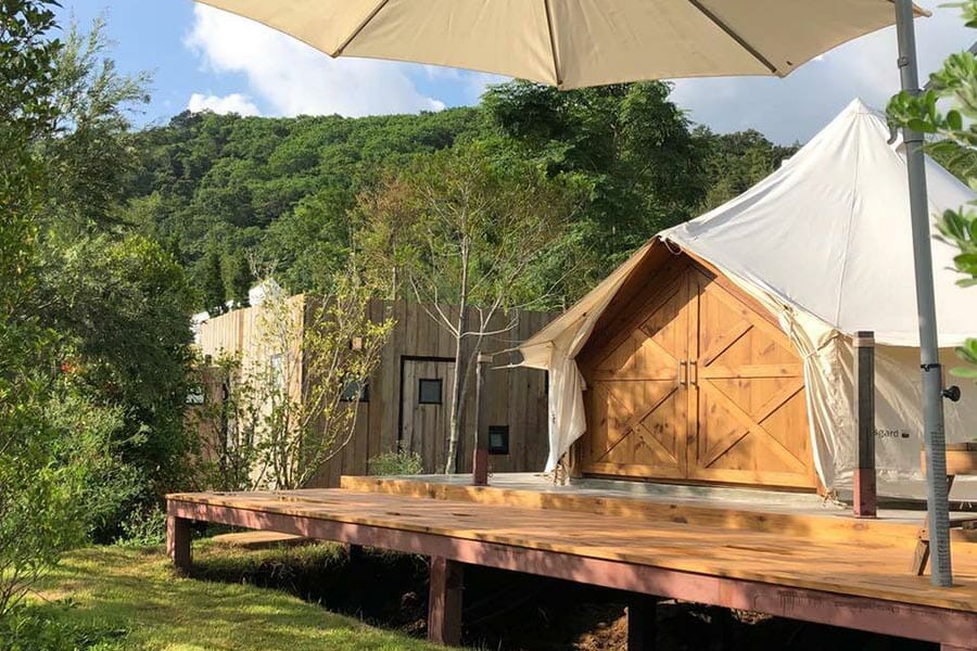 6 ที่พักสไตล์แคมป์ปิ้งใกล้กรุง บรรยากาศชิลล์รับหน้าฝน 