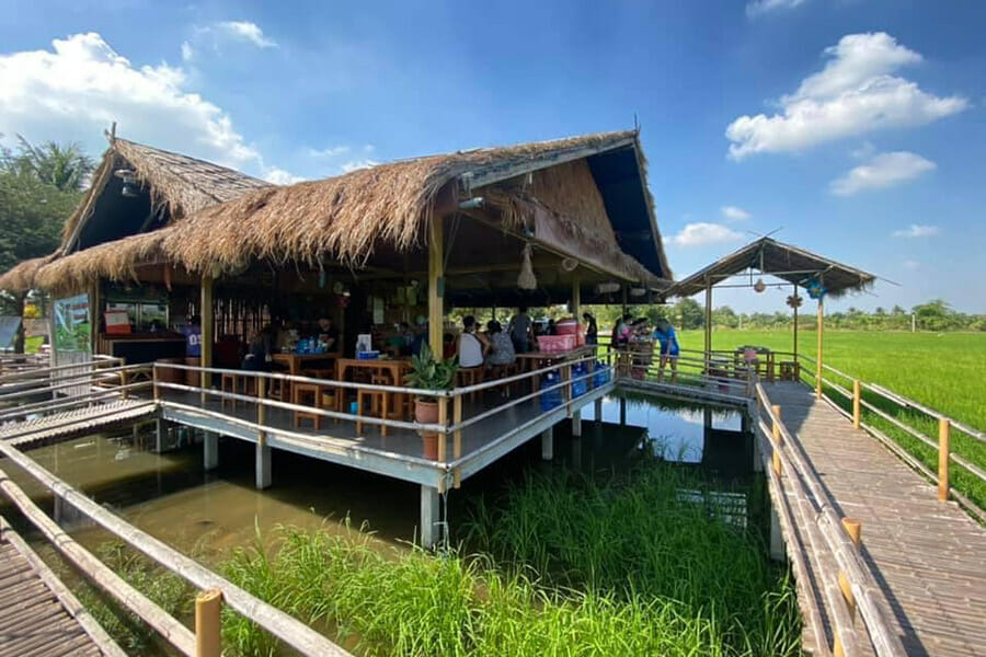 6 ร้านก๋วยเตี๋ยวกลางทุ่งนา นั่งชิลล์ท่ามกลางบรรยากาศสบาย