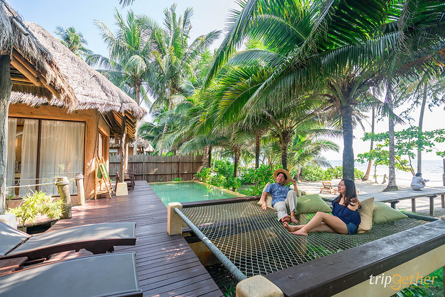 7 ที่พักมีเปลตาข่ายริมทะเล ชมวิวคลื่นแบบไม่มีอะไรมากั้น!