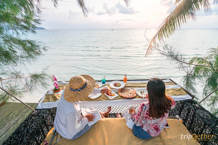 7 ที่พักมีเปลตาข่ายริมทะเล ชมวิวคลื่นแบบไม่มีอะไรมากั้น!