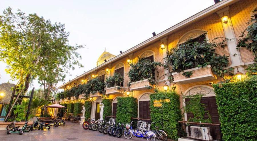 เปิดประตูก้าวลงสระ