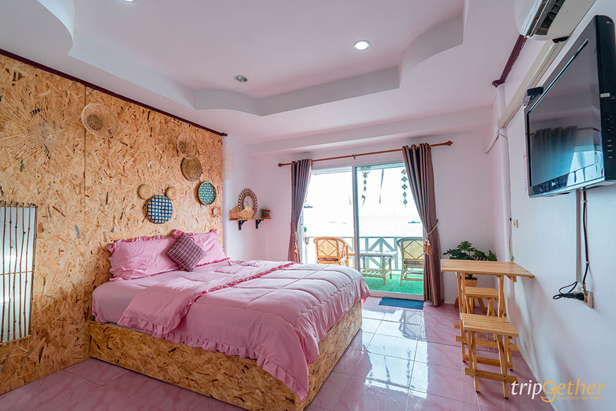 7 ที่พักมีเปลตาข่ายริมทะเล ชมวิวคลื่นแบบไม่มีอะไรมากั้น!