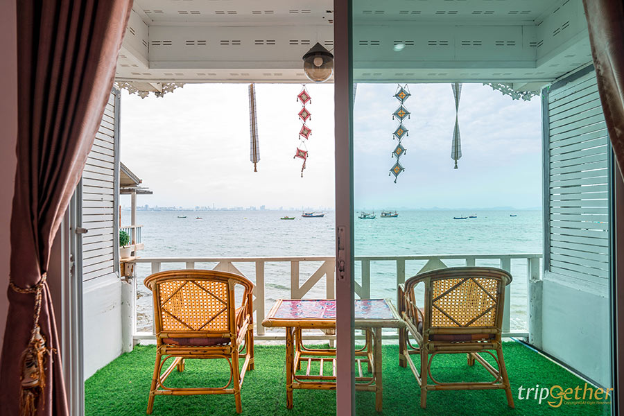 7 ที่พักมีเปลตาข่ายริมทะเล ชมวิวคลื่นแบบไม่มีอะไรมากั้น!