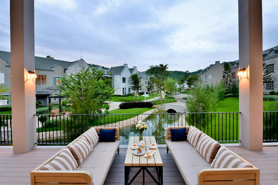 5 ที่พักฟีลเมืองนอกใกล้กรุงเทพ บรรยากาศดีเหมือนได้ไปเที่ยวเมืองนอก!