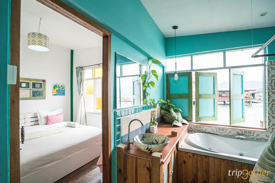 7 ที่พักมีเปลตาข่ายริมทะเล ชมวิวคลื่นแบบไม่มีอะไรมากั้น!