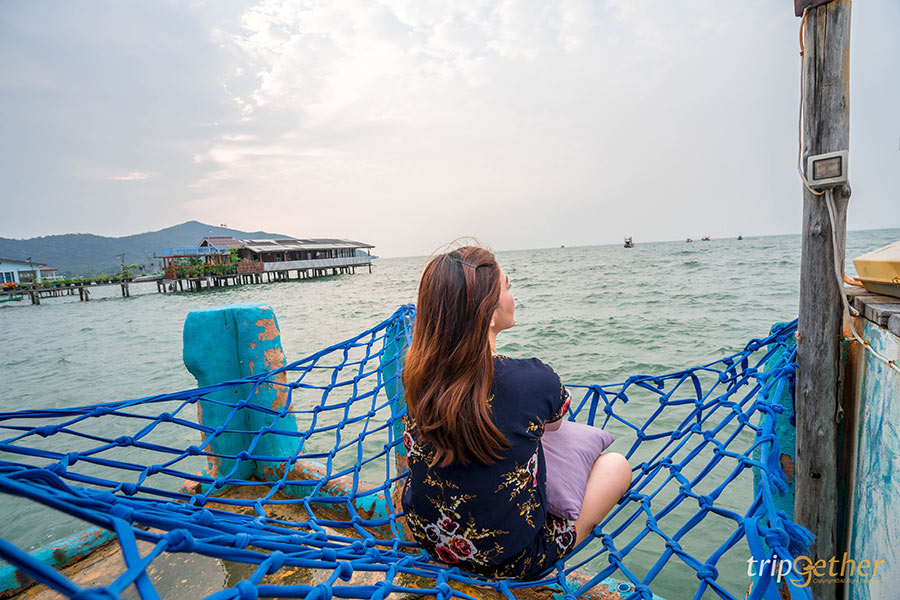 7 ที่พักมีเปลตาข่ายริมทะเล ชมวิวคลื่นแบบไม่มีอะไรมากั้น!