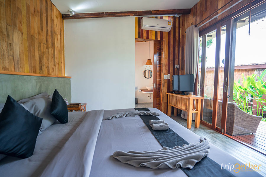 7 ที่พักมีเปลตาข่ายริมทะเล ชมวิวคลื่นแบบไม่มีอะไรมากั้น!