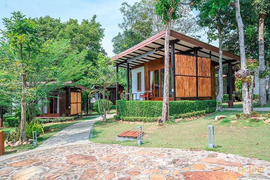 7 ที่พักมีเปลตาข่ายริมทะเล ชมวิวคลื่นแบบไม่มีอะไรมากั้น!