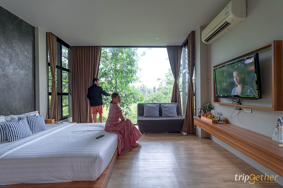 เปิดประตูก้าวลงสระ