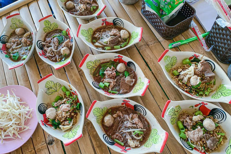 6 ร้านก๋วยเตี๋ยวกลางทุ่งนา นั่งชิลล์ท่ามกลางบรรยากาศสบาย