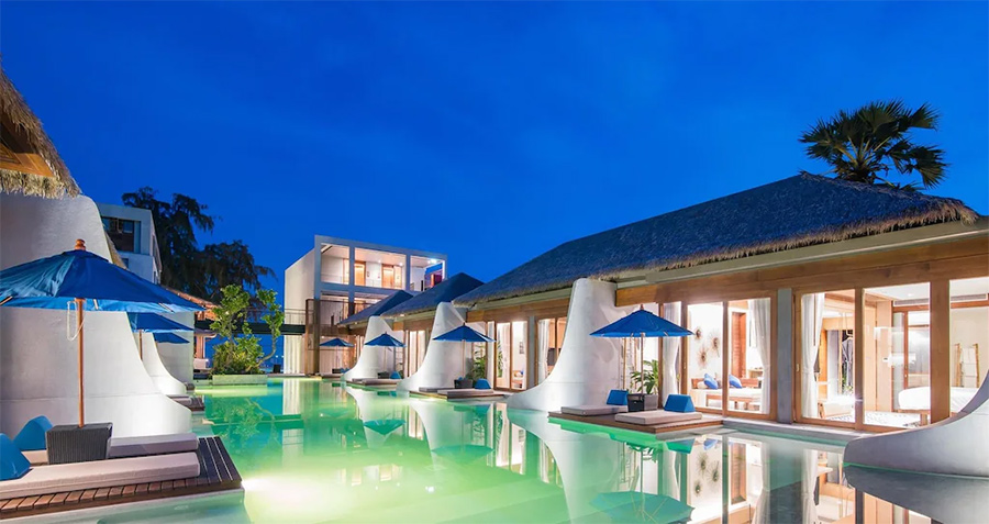 เปิดประตูก้าวลงสระ