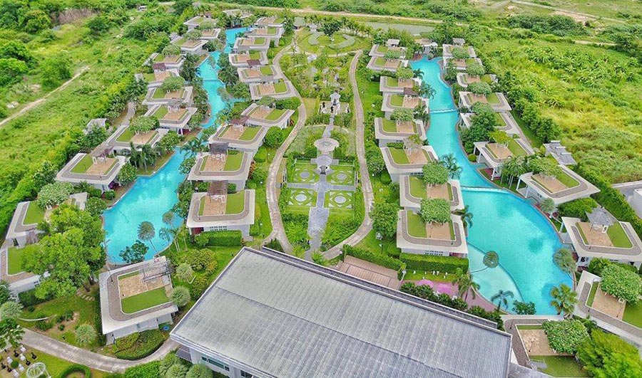 เปิดประตูก้าวลงสระ