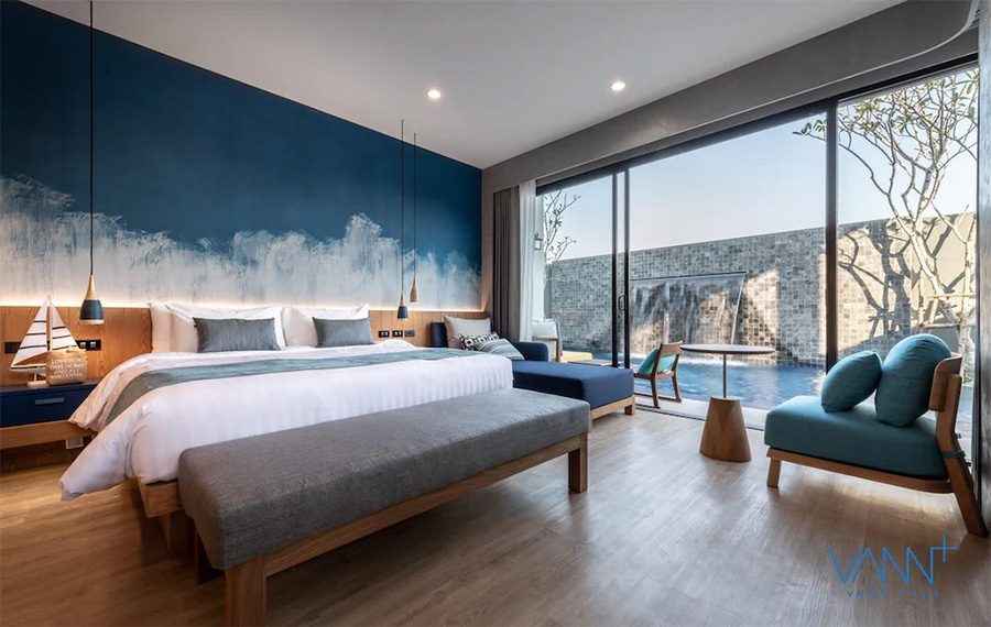 เปิดประตูก้าวลงสระ