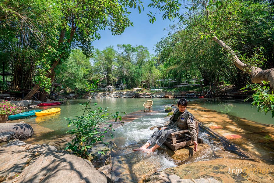 5 ร้านอาหาร - คาเฟ่ริมลำธาร มีที่นั่งกลางน้ำให้ได้จุ่มเท้าแช่น้ำเย็นๆ