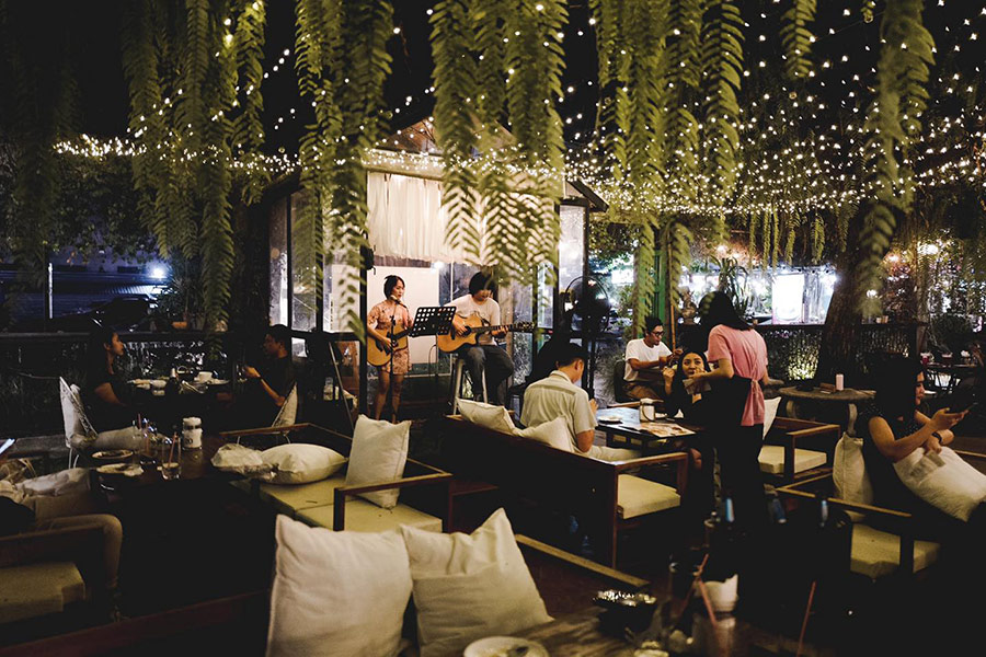 7 คาเฟ่กึ่งบาร์ บรรยากาศสุดชิลล์ น่าชวนเพื่อนไปเช็คอิน