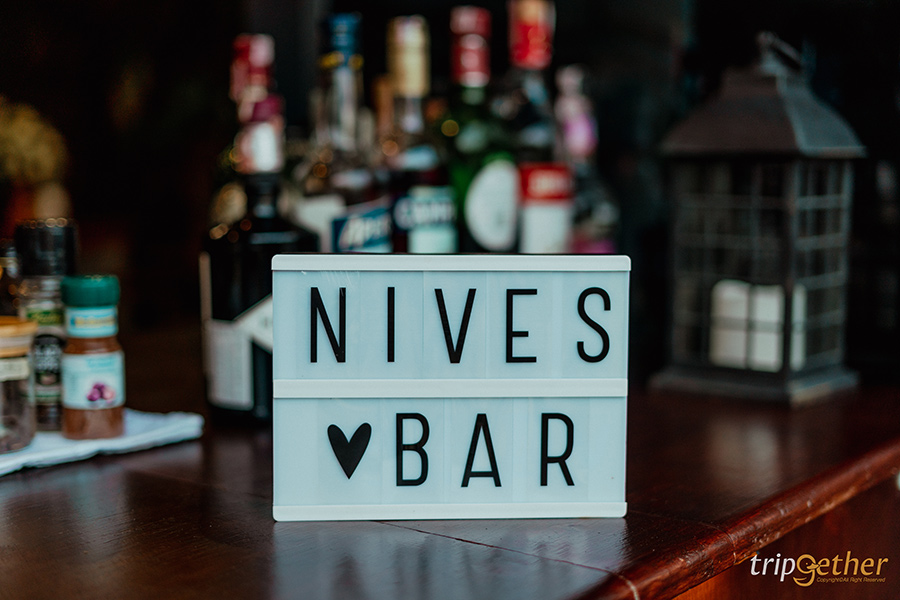 Nives Cafe and Bar คาเฟ่นครปฐม นั่งชิลล์ริมน้ำตกในโลกเทพนิยาย