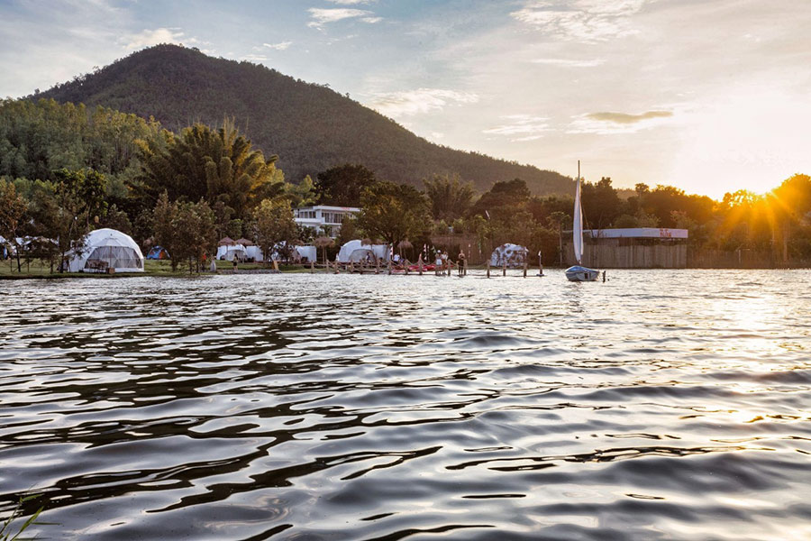 5 ที่พัก glamping กาญจนบุรี เอาใจสายแคมปิ้ง นอนสบายใกล้ชิดธรรมชาติ