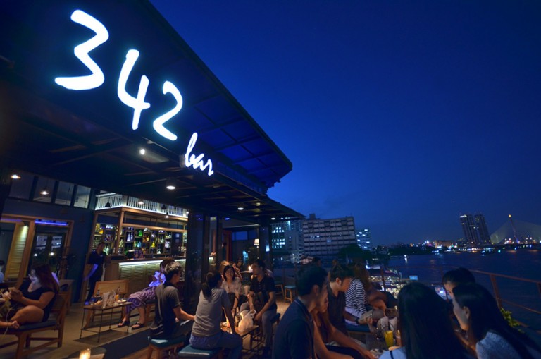 5 Rooftop ริมน้ำในกรุงเทพฯ ที่สายนั่งชิลล์ห้ามพลาด!