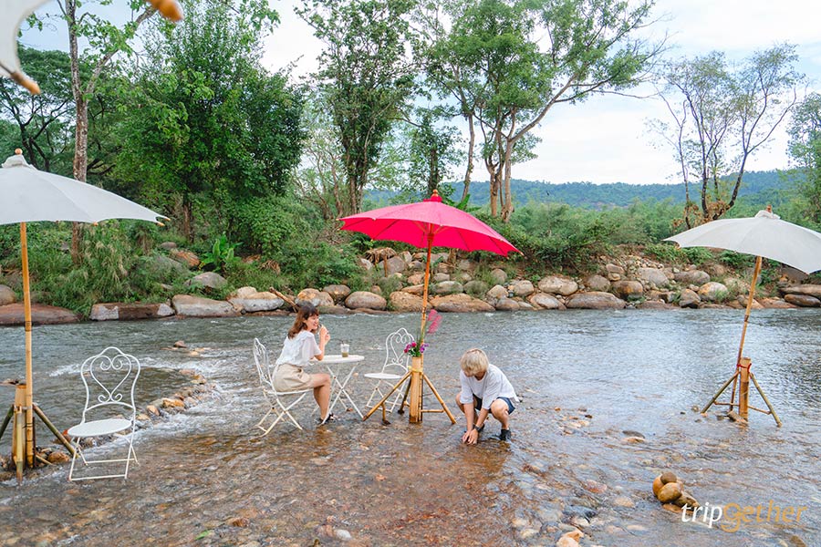 5 ร้านอาหาร - คาเฟ่ริมลำธาร มีที่นั่งกลางน้ำให้ได้จุ่มเท้าแช่น้ำเย็นๆ