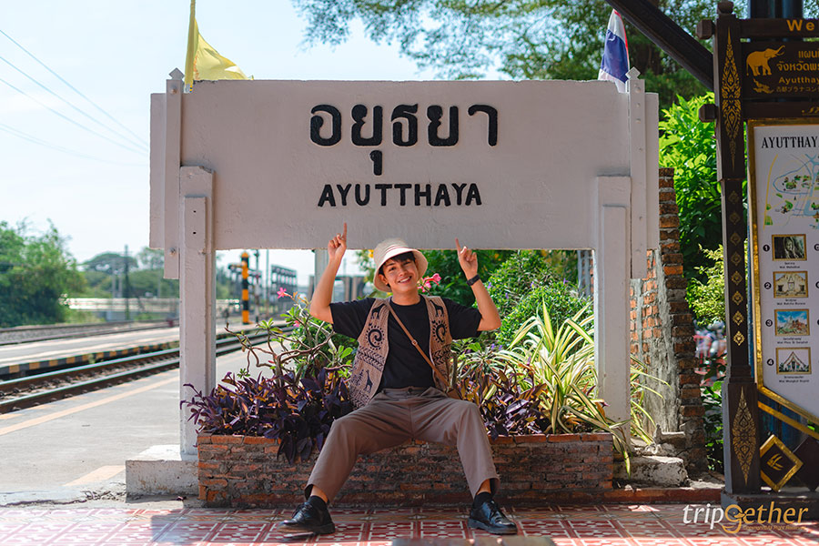 นั่งรถไฟ แต่งชุดไทย เที่ยวงานยอยศยิ่งฟ้าอยุธยามรดกโลก